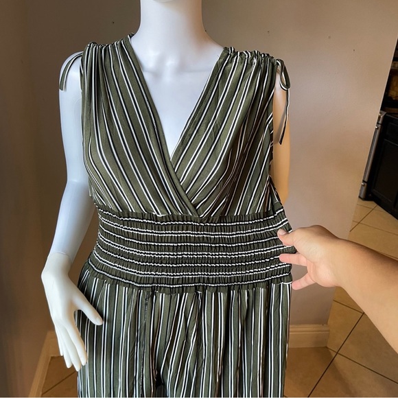 New Women’s green striped shorts romper jumpsuit size L/XL for size 14-16 - Picture 8 of 8